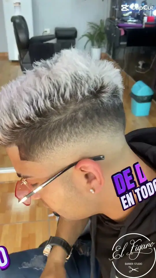 Mid fade con platinado hecho en El Fígaro, barbería en Chorrillos